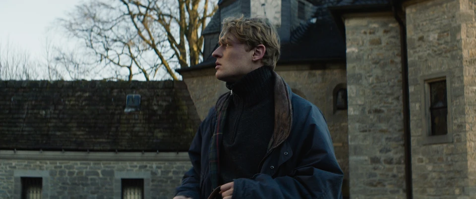 Darkness makes it hard to see - Gallery Image 2